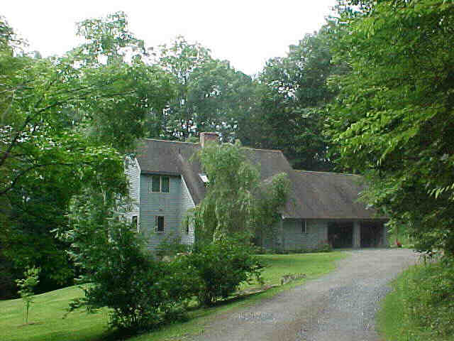 Building photograph for 2 SPRUCE DRIVE